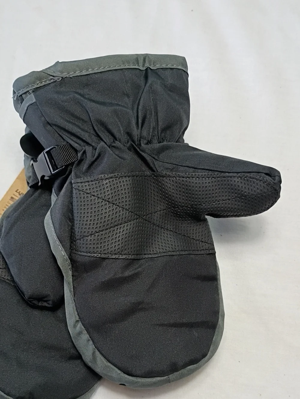 NWT Igloos Gray and Black Insulated Winter Mittens Youth Small/Medium
